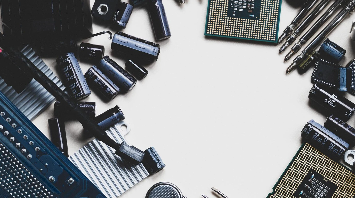 intel-npu-4-vs-snapdragon-x-hexagon-windows-ai-guide